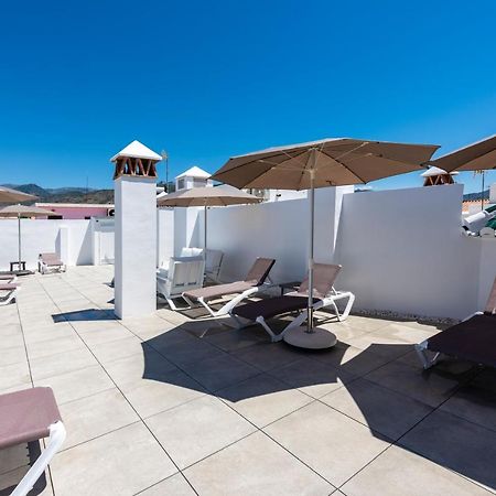 Apartamentos Toboso Plaza Nerja Eksteriør bilde Rooftop pool at the Hotel