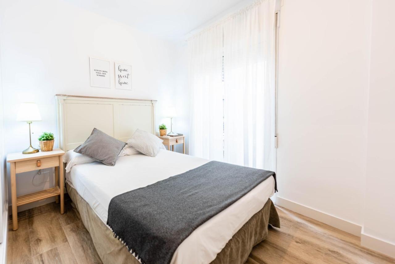 Apartamentos Toboso Plaza Nerja Eksteriør bilde A bedroom