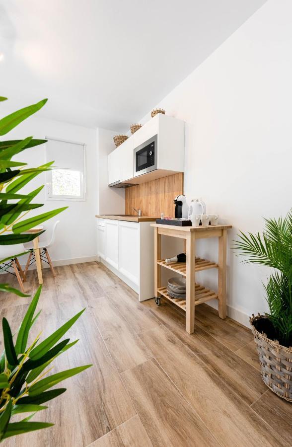 Apartamentos Toboso Plaza Nerja Eksteriør bilde A small kitchen