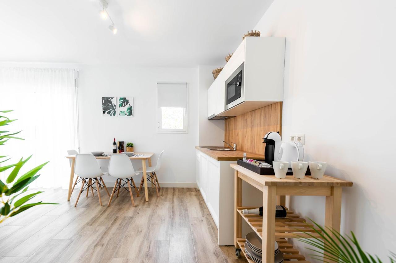 Apartamentos Toboso Plaza Nerja Eksteriør bilde A modern kitchen