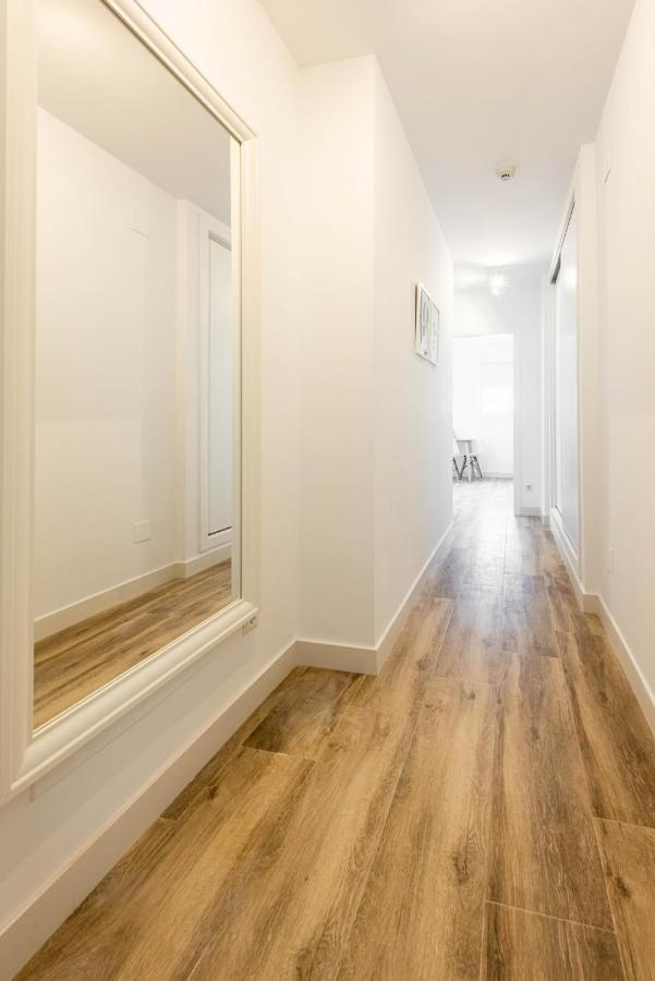 Apartamentos Toboso Plaza Nerja Eksteriør bilde A hallway