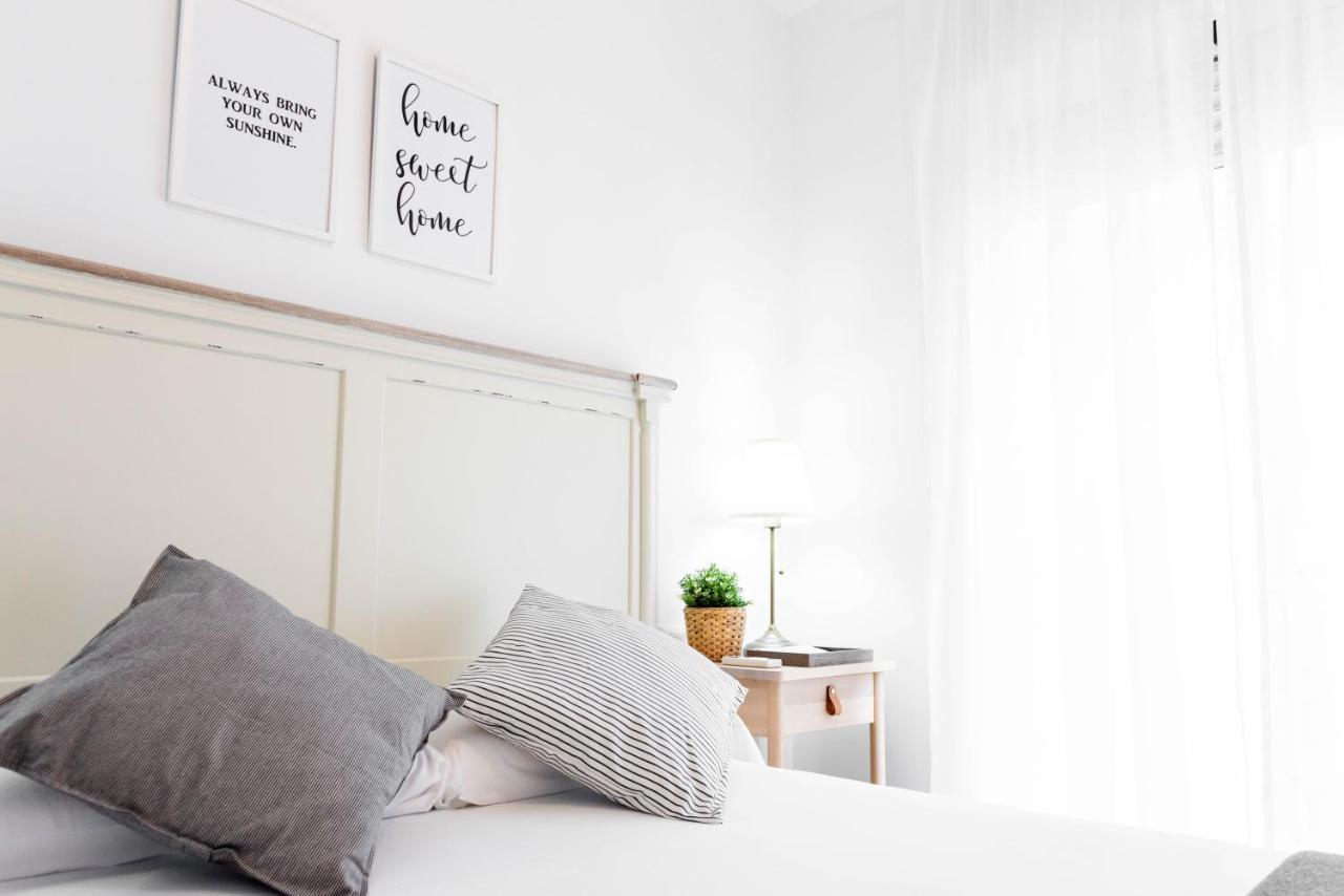 Apartamentos Toboso Plaza Nerja Eksteriør bilde A bedroom