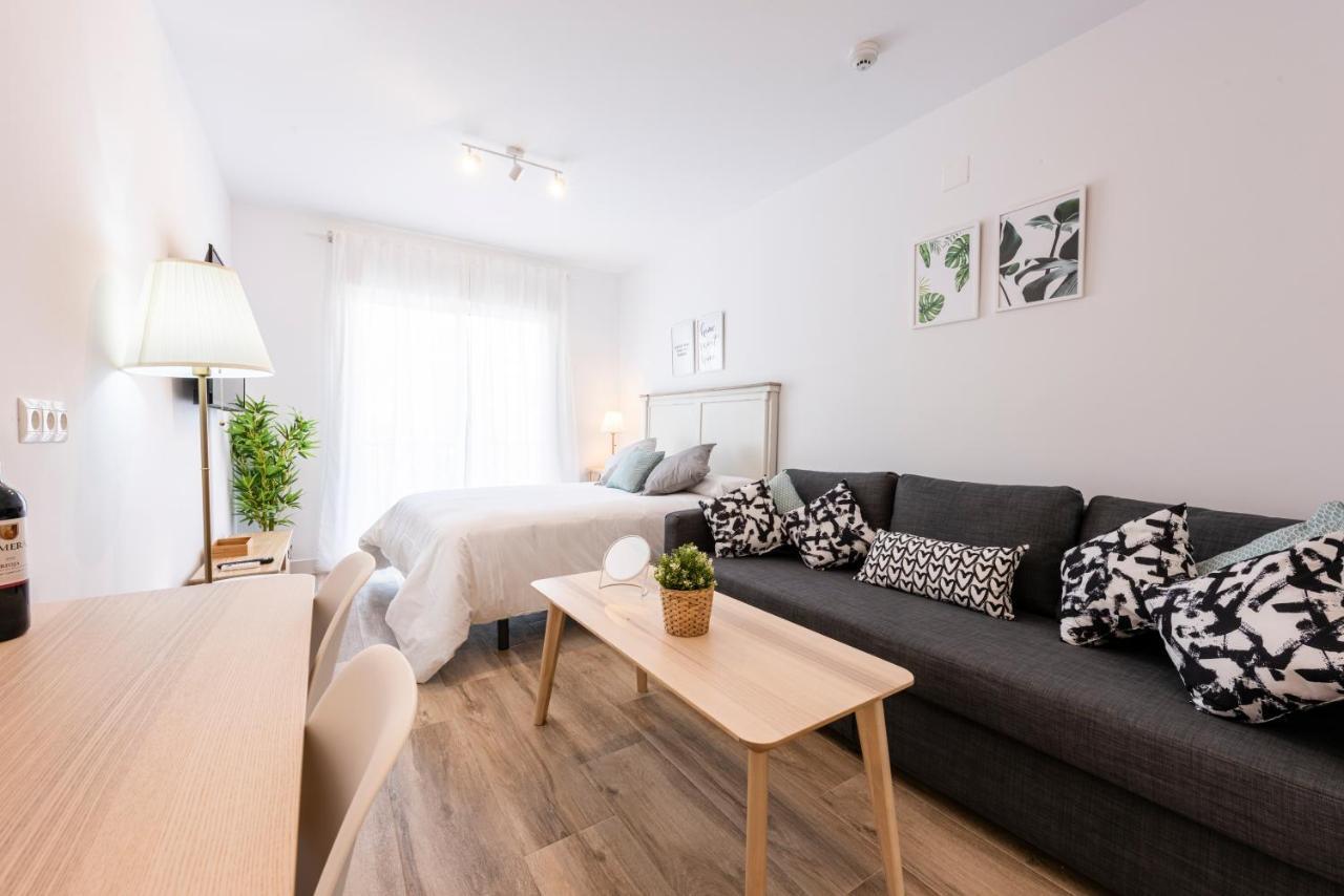 Apartamentos Toboso Plaza Nerja Eksteriør bilde A studio apartment in Madrid, Spain