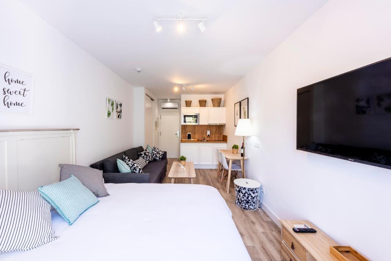 Apartamentos Toboso Plaza Nerja Eksteriør bilde Studio apartment