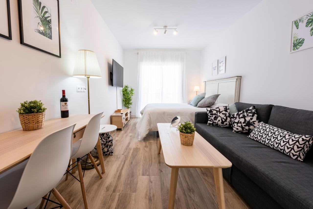 Apartamentos Toboso Plaza Nerja Eksteriør bilde A studio apartment in Madrid, Spain