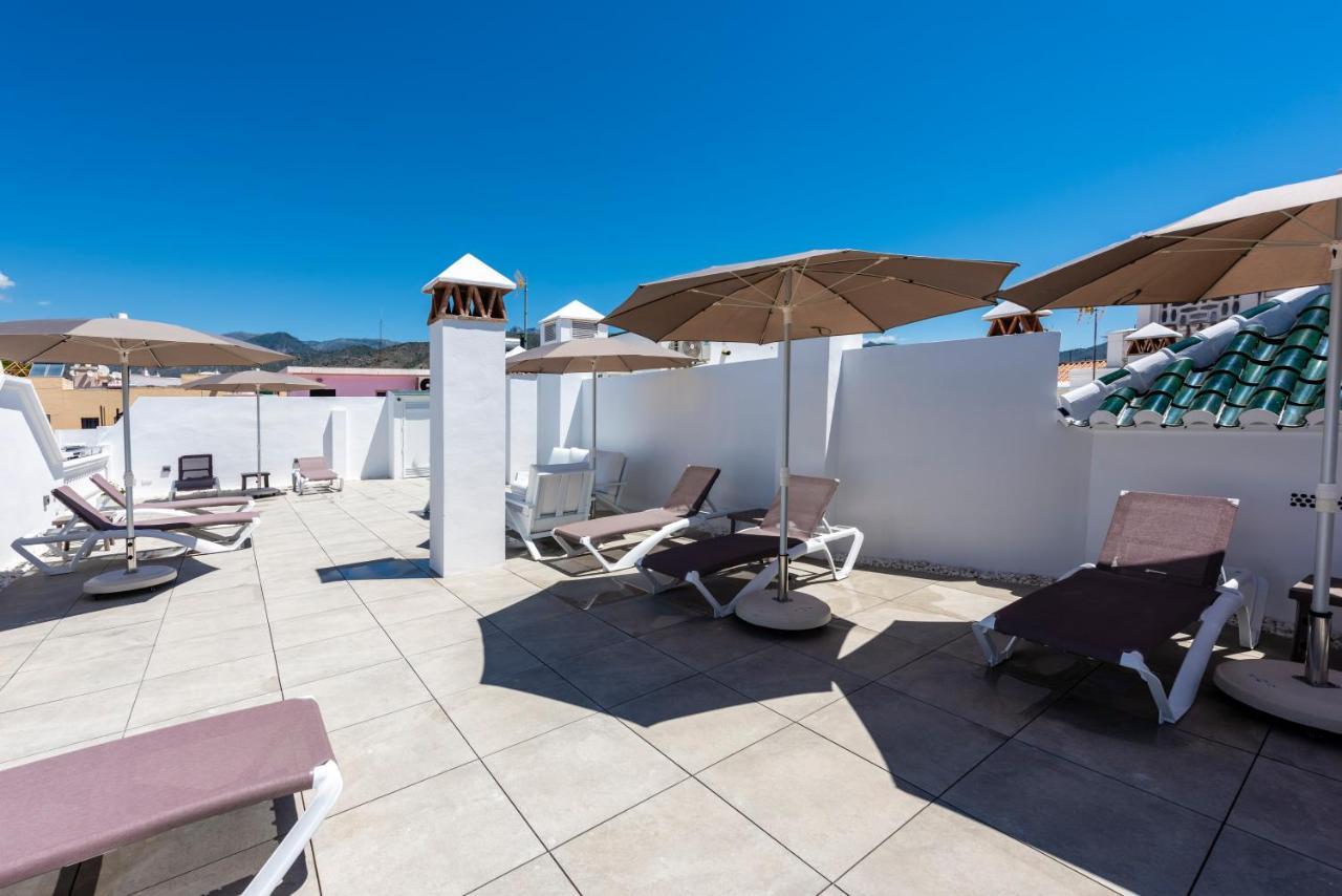 Apartamentos Toboso Plaza Nerja Eksteriør bilde Rooftop pool at the Hotel