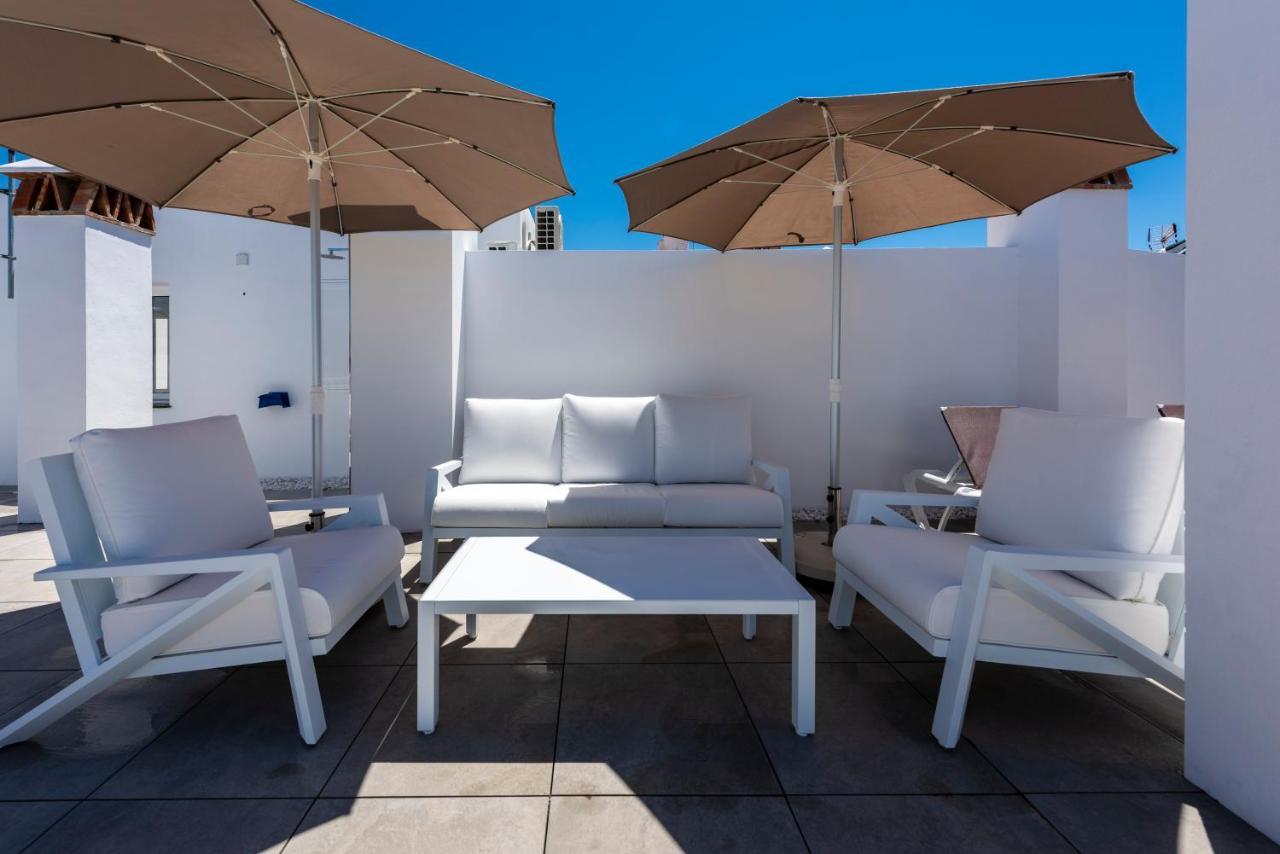 Apartamentos Toboso Plaza Nerja Eksteriør bilde Rooftop lounge at the Hotel