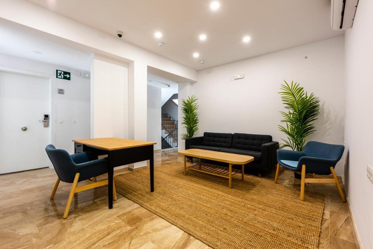 Apartamentos Toboso Plaza Nerja Eksteriør bilde The common room at the University of Roehampton