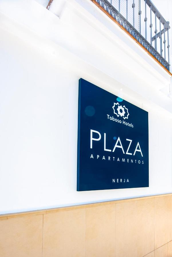 Apartamentos Toboso Plaza Nerja Eksteriør bilde Plaza Apartments Nerja
